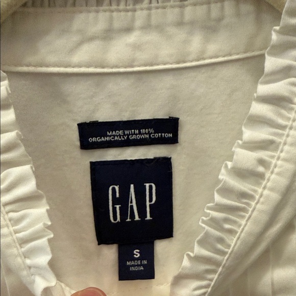 GAP White Ruffled Collar Button-Front Top - Picture 2 of 4